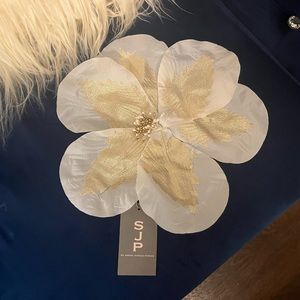 SJP Flower Pin